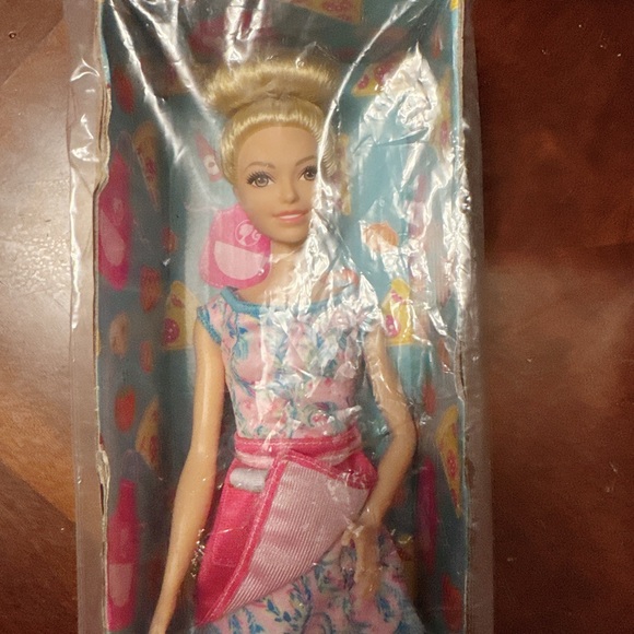 Barbie and clothes lot - Picture 3 of 4